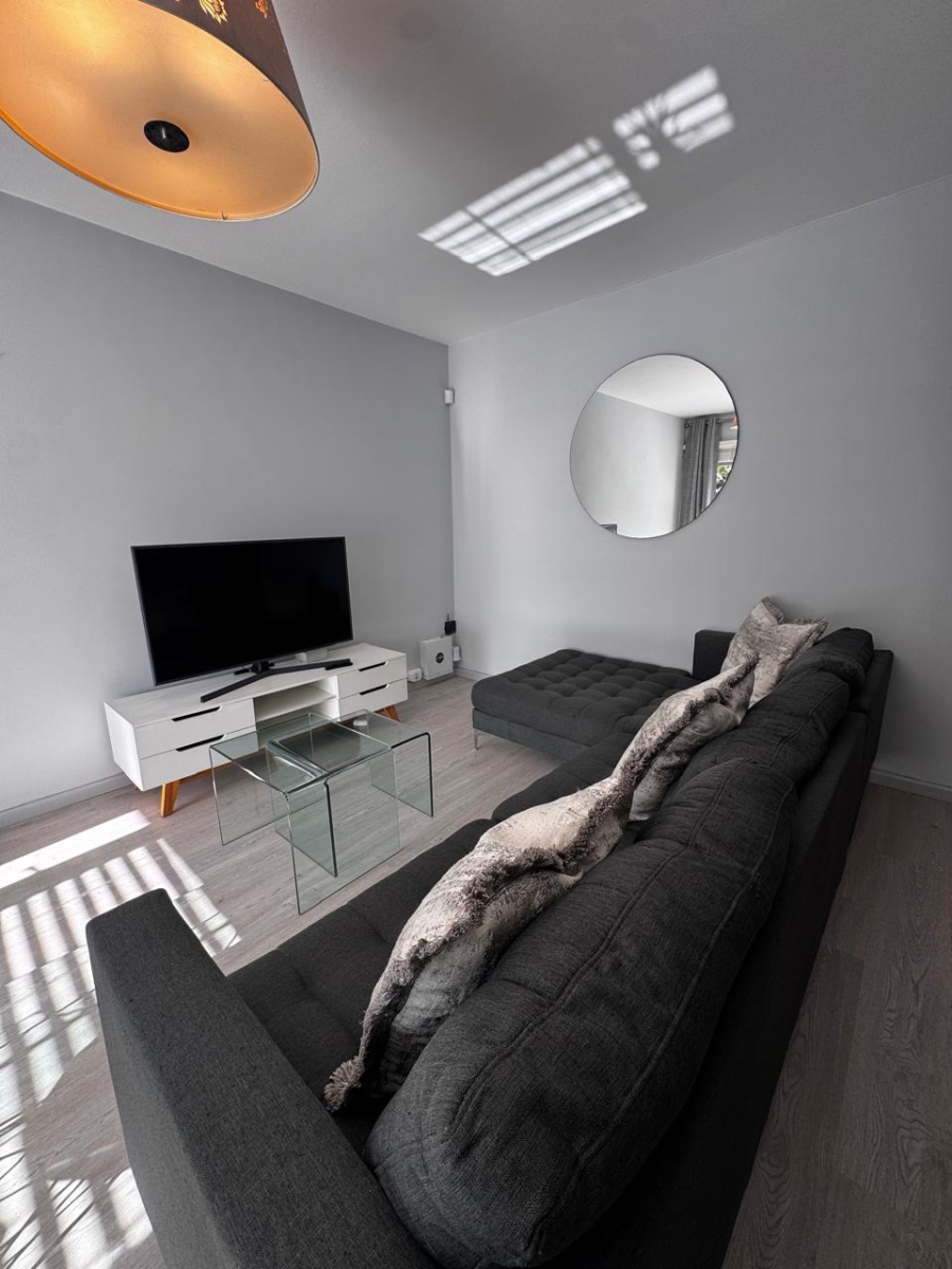 To Let 2 Bedroom Property for Rent in Sea Point Western Cape